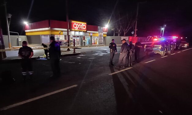 ESTA ÑOCHE AFUERA DE UN OXXO DE LA COL . GALEANA HAY OTRO HOMICIDIO  DOLOSO.