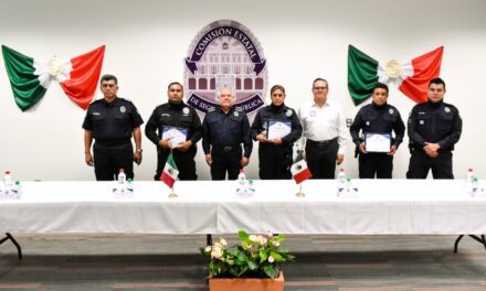 RECONOCE ORTIZ GUARNEROS A TRES POLICÍAS POR SU ENTREGA EN EL SERVICIO