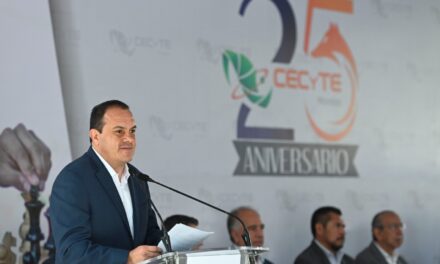 FELICITA CUAUHTÉMOC BLANCO A CECYTE MORELOS POR CUMPLIR 25 AÑOS FORMANDO PROFESIONISTAS