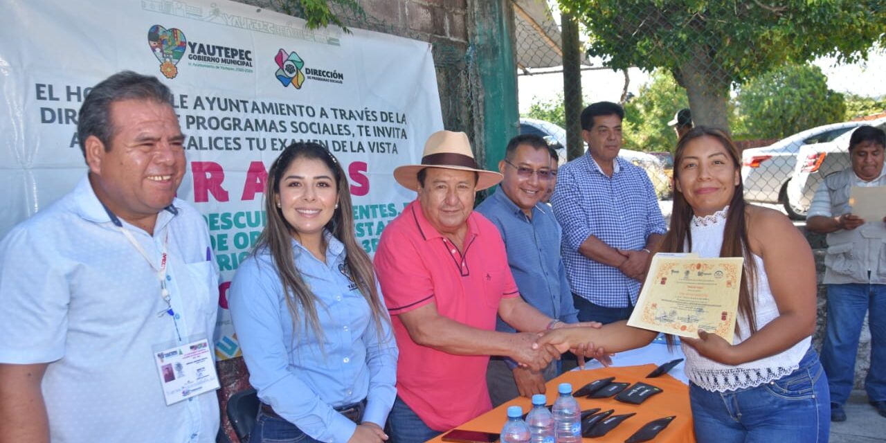 ENTREGA AGUSTÍN ALONSO LENTES A PERSONAS DE ESCASOS RECURSOS