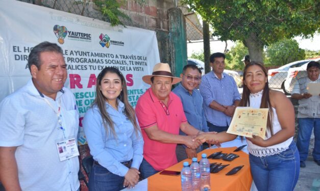 ENTREGA AGUSTÍN ALONSO LENTES A PERSONAS DE ESCASOS RECURSOS