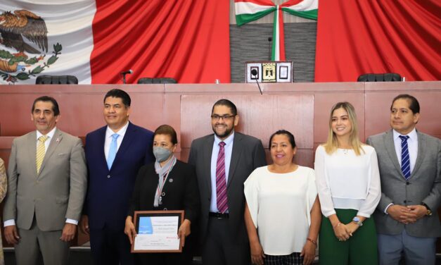 ENTREGA CONGRESO DE MORELOS RECONOCIMIENTO AL MÉRITO MÉDICO 2022 A LA DOCTORA HILDA RANGEL FLORES