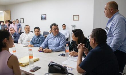 La tarde de este martes, la Secretaría de Movilidad y Transporte (SMyT) continuó las mesas de trabajo con los habitantes del poblado de San Juan Tlacontenco, del municipio de TEPOZTLAN.