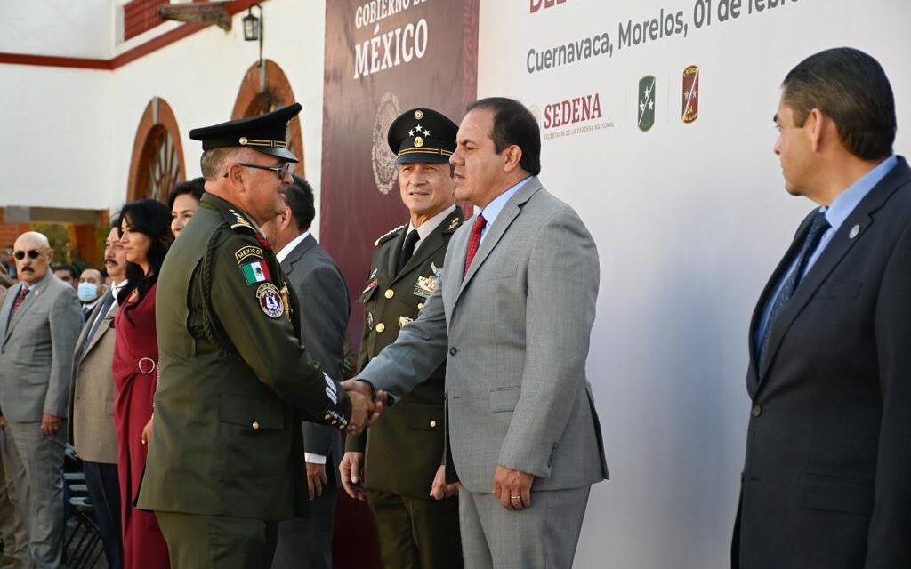 ASISTE CUAUHTÉMOC BLANCO A LA TOMA DE POSESIÓN Y PROTESTA DE BANDERA DEL NUEVO COMANDANTE DE LA 24/A ZONA MILITAR