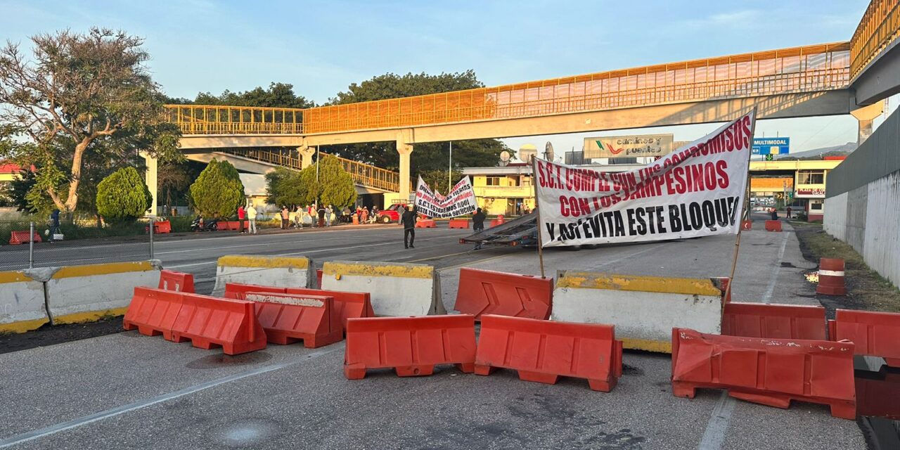 Sigue Bloqueada La Autopista Cuautla via La Pera.