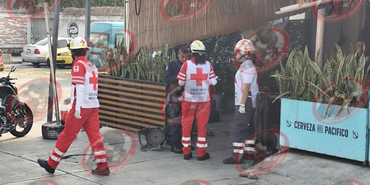 EJ3CUT4N A VENDEDOR AMBULANTE FUERA DE RESTAURANTE EN LA MÉXICO-CUAUTLA: RECIBE NUEVE DISPAROS EN ATAQUE DIRECTO