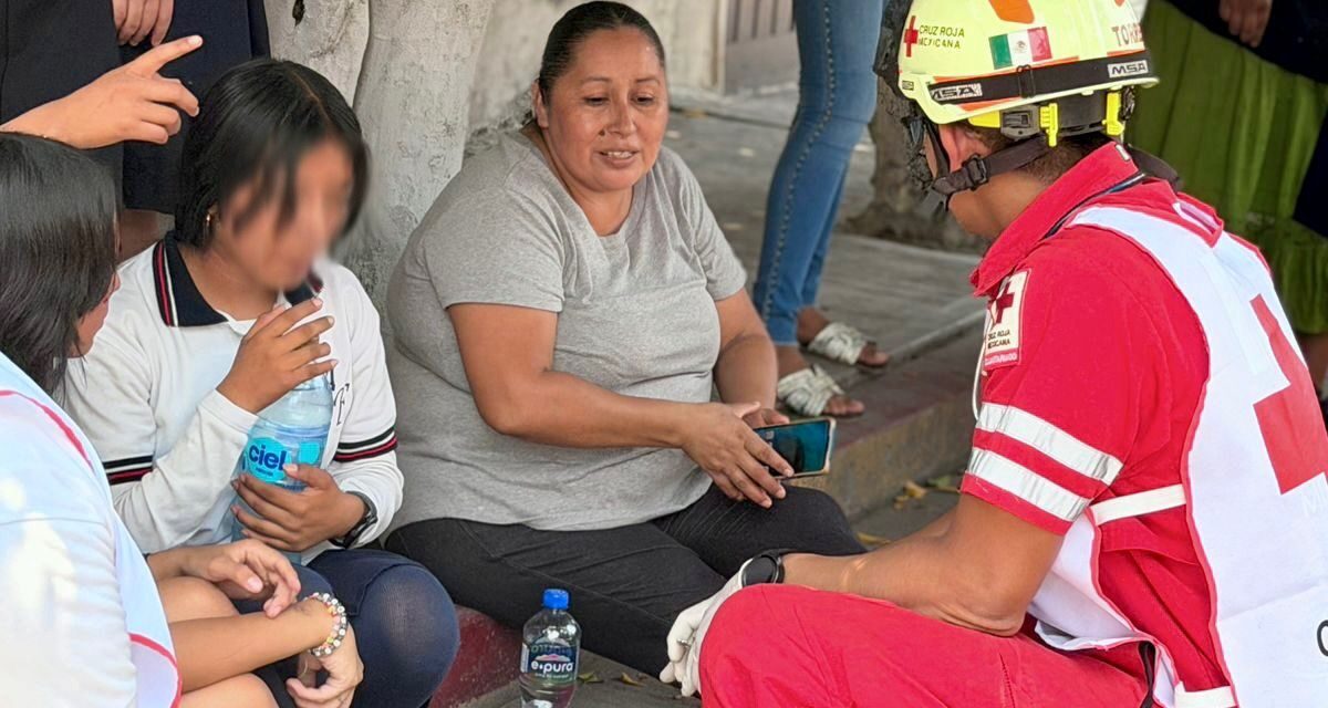 ATIENDEN DE MANERA INMEDIATA EMERGENCIA POR ENJAMBRE DE ABEJAS EN TELESECUNDARIA DE CUAUTLA